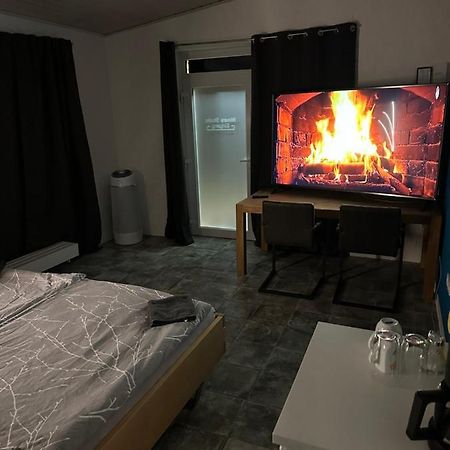 Ubernachtungsmoglichkeit Und Monteurzimmer Apartment Hamdorf ภายนอก รูปภาพ